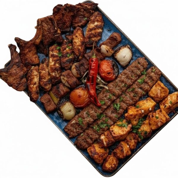 وجبة مشكل مشوية تضم مجموعة متنوعة من اللحوم المتبّلة والمشوية على الفحم، بطعم شرقي غني يناسب محبي النكهات القوية والمشبعة.