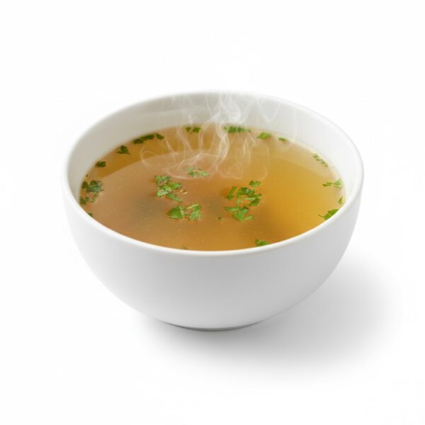 شوربة سادة من مطعم قوطه للمشويات شوربة ساخنة وخفيفة بطعم طبيعي، محضّرة من مرق غني ومكونات طازجة، مثالية كبداية للوجبة أو طبق جانبي مغذي.