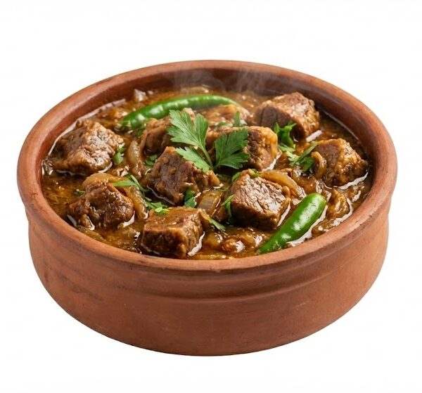 استمتع بـ كباب حله، قطع لحم طازجة متبلة بعناية ومطهية ببطء للحفاظ على الطراوة والعصارة، لتكون وجبة رئيسية مشبعة بطعم مصري أصيل.