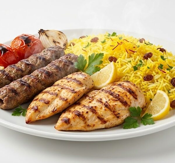 وجبة 3 قطع كفتة + 3 فيليه صدور مع أرز بسمتي من الكيلاني للمشويات استمتع بطعم المشويات المصرية الأصيلة مع 3 قطع كفتة طرية، 3 فيليه صدور مشوية بعناية، تقدم مع أرز بسمتي مفلفل لوجبة متكاملة ومشبعة.